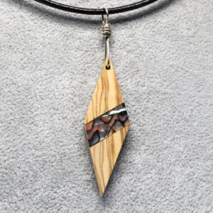 Olivenholz mit Abalone