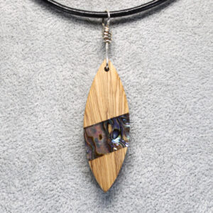 Olivenholz mit Abalone